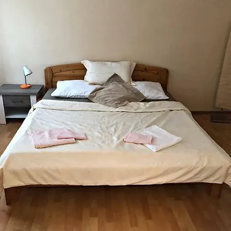 Relax With Swimming Pool Close To Centre Apartment *